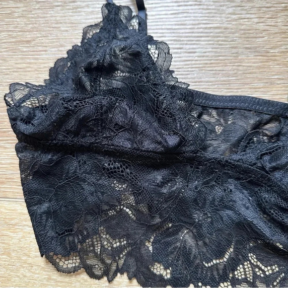 Intimately Free People Black Lace Adjustable Bralette Size XS NWOT - Picture 3 of 7